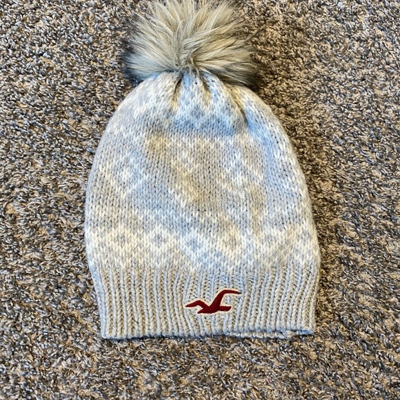 BOGO Hollister Pom Pom Toque - Picture 2 of 6